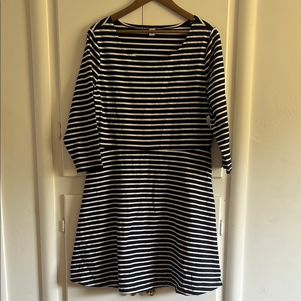 Old Navy Black and White Striped Long Sleeve Dress